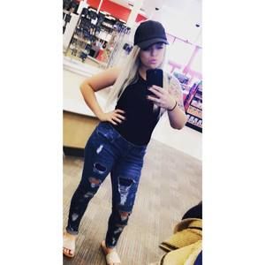 Meet your Posher, Cassandra